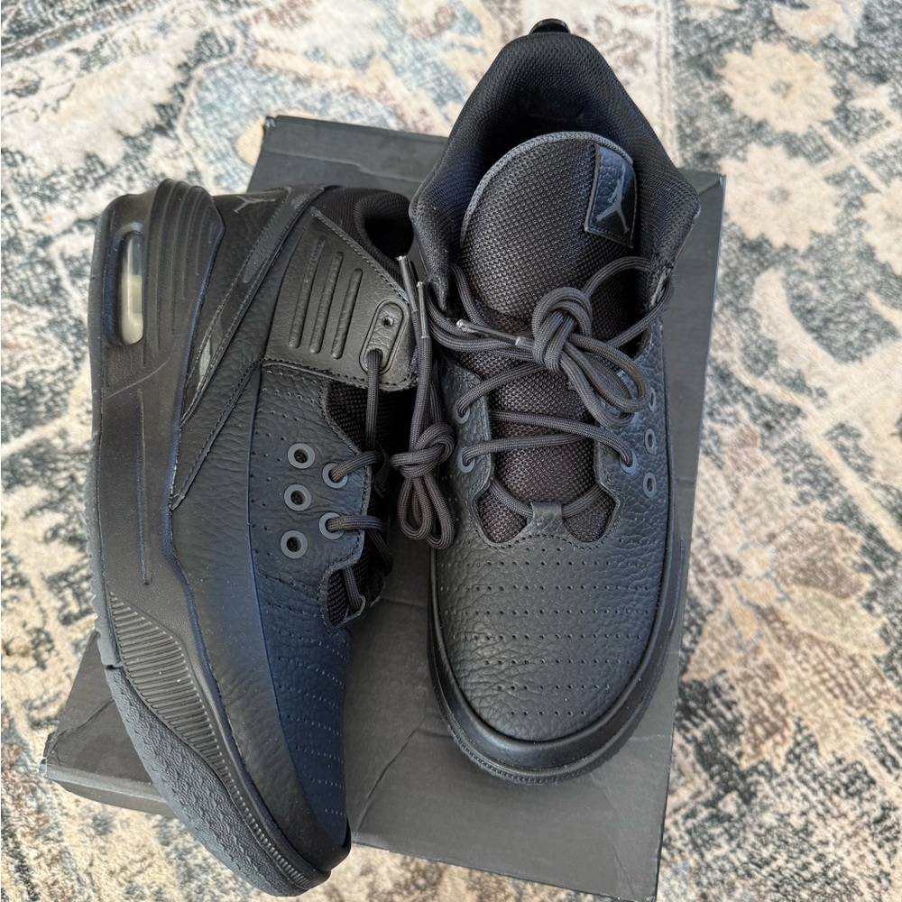 Jordan max aura 5